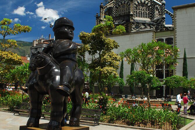 Half Day Transformation Tour and Comuna 13 in Medellin - Included and Not Included