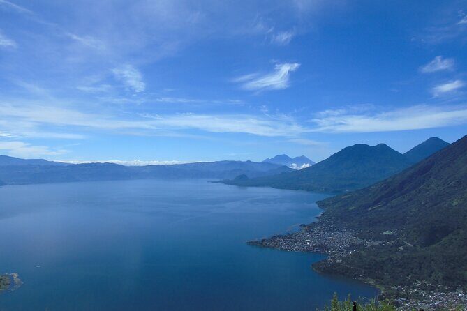 Hike for the Sunrise on Indian Nose (collective) - The Guide’s Role and Authenticity