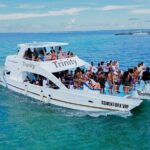 Hip Hop solo para adultos PartyBoat con Bebidas ilimitadas y Bar - A Detailed Look at the Punta Cana Party Boat Experience