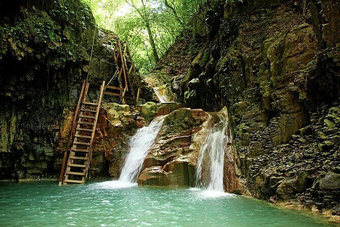 Hotels - Airbnb & villas pick up - WATERFALLS OF DAMAJAGUA - Authenticity and Value