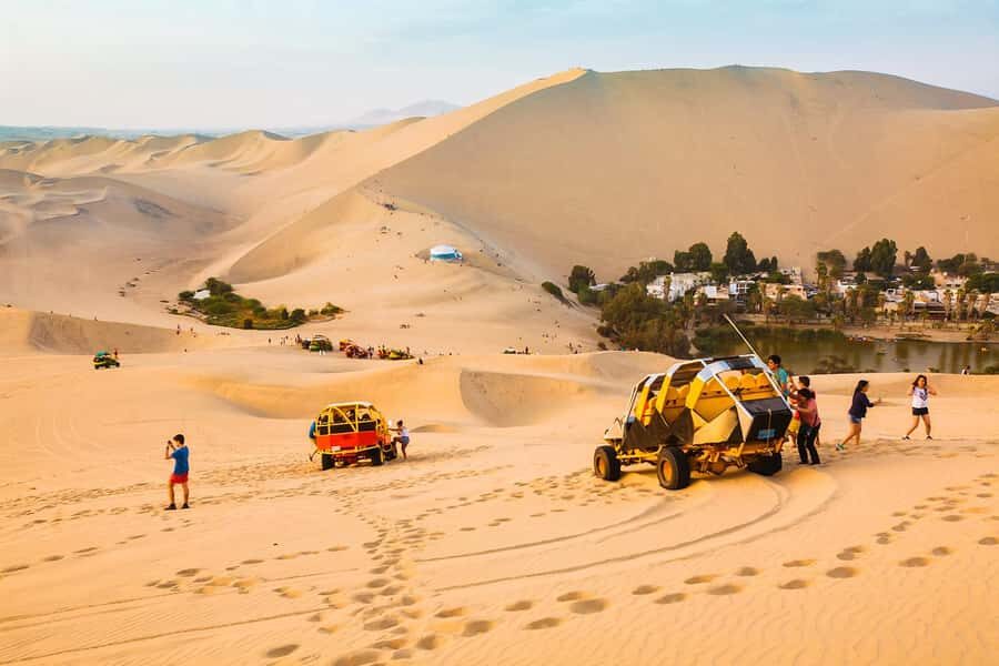 Ica: tour de pisco y vino con viaje al desierto - Marveling at the Oasis: Huacachina