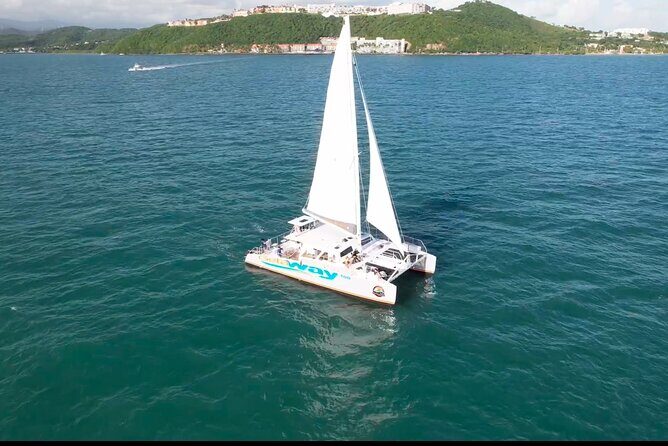 Icacos: Luxury Sailing Catamaran All Inclusive Beach and Snorkel