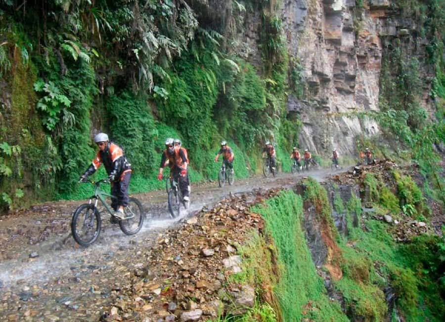 La Paz: Death Road and Uyuni Salt Flats 3-Day Tour - Transport and Timing: From La Paz to Uyuni