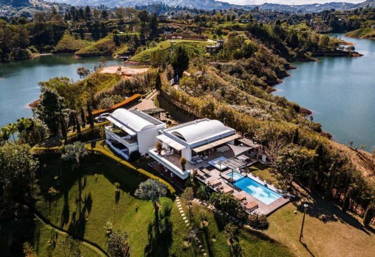 LAKE VILLA SUNNY DAY IN EL PEÑOL. BARBECUE, WINE WITH FAMILY OR FRIENDS - Authentic Details from Travelers and What You’ll Love