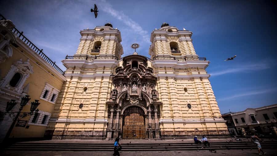 Lima: Walking City Tour and Catacombs - What Sets This Tour Apart