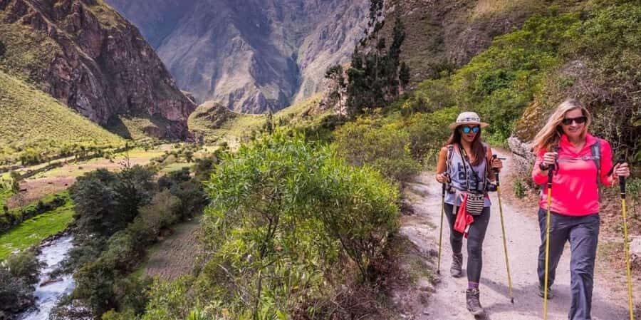 LLACTAPATA TREK TO MACHU PICCHU 3D  2N - Who Should Consider This Tour?