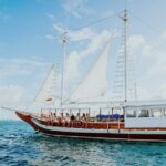 Luxury Four-Course Caribbean Dinner Cruise Experience - Food, Drinks, and Atmosphere