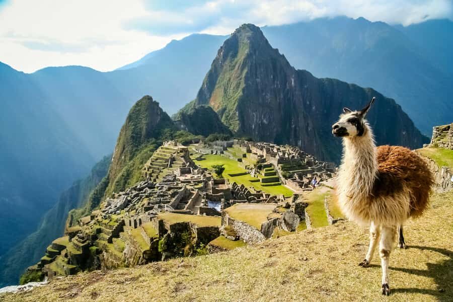 Machu Picchu Private: Exclusive Adventure from Cusco + Lunch - Guided Tour at Machu Picchu: An In-Depth Look