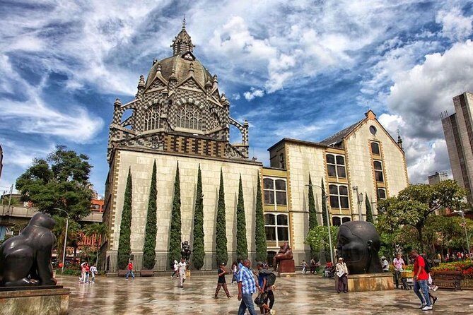 Medellin City Walking Tour plus Metro Cable Cars - Who Should Consider This Tour?