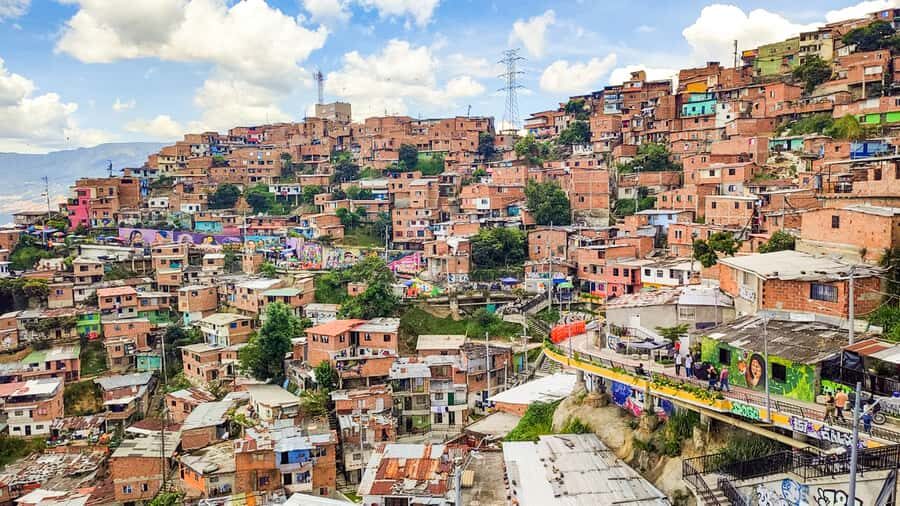 Medellin: Comuna 13 Graffiti Tour, Street Food and Cable Car - Detailed Tour Breakdown