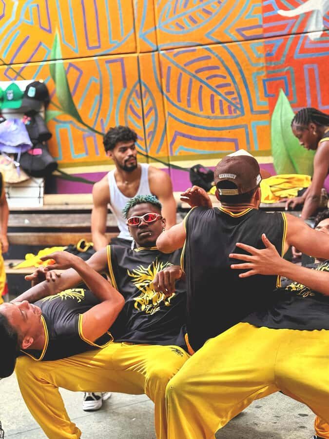 Medellín Comuna 13 local guides snacks and your own graffiti - The Authentic Side of Comuna 13: What You’ll Experience