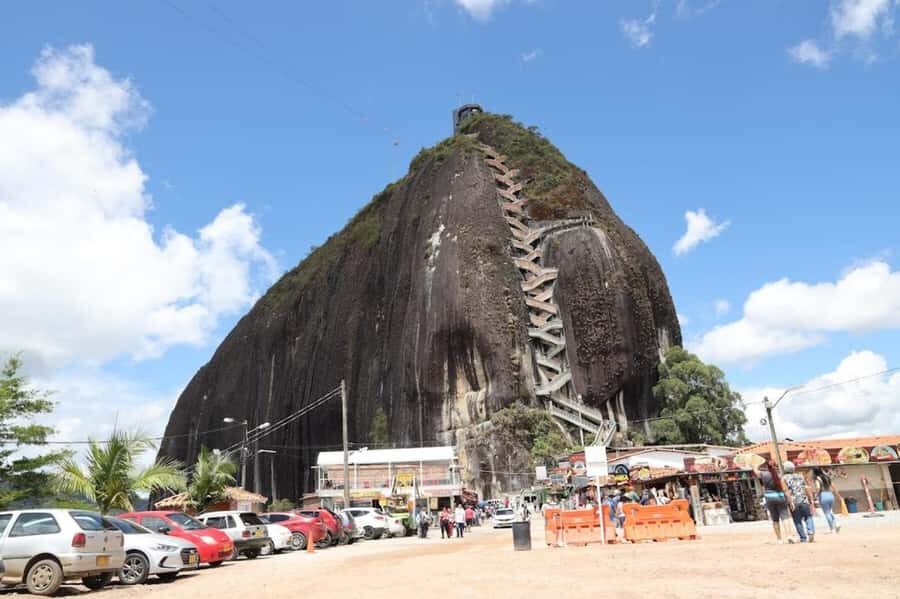 MEDELLIN: ENGLISH TOUR GUATAPE + OLD PEÑOL + MALECON + BOAT RUMBERO - Authentic Experiences and Traveler Insights