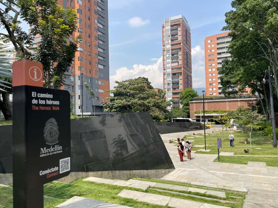 Medellin: Escobar Tour + Comuna 13, Group Tour in Spanish - What to Keep in Mind