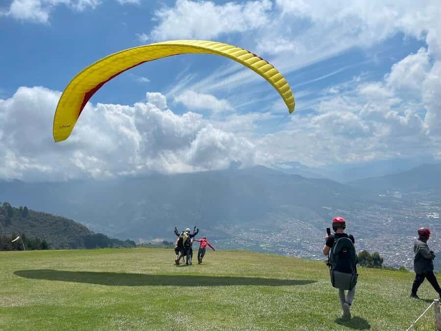 MEDELLÍN: GUATAPÉ, EL PEÑOL + PARAGLIDING! - A Deep Dive into the Tour Experience