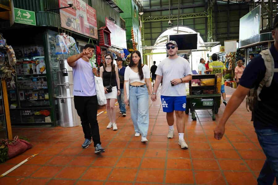 Medellín Multi-sensory Tour in the market, +15 Exotic Fruits - Who Will Love This Tour?