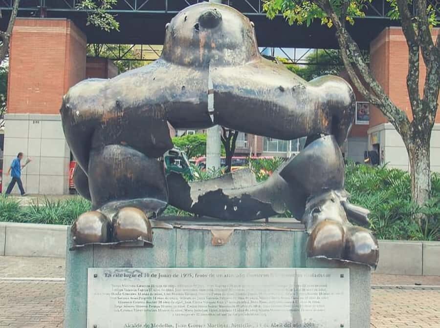 Medellin : Must-See Sites Walking Tour With A Guide - Why This Tour Offers Great Value