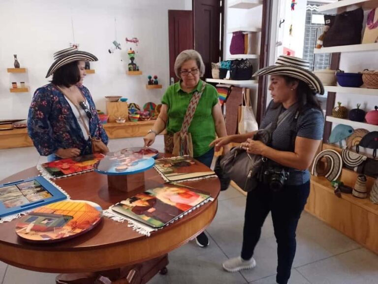 Medellin: Private Fonda Tour with Hotel Pickup - FAQ