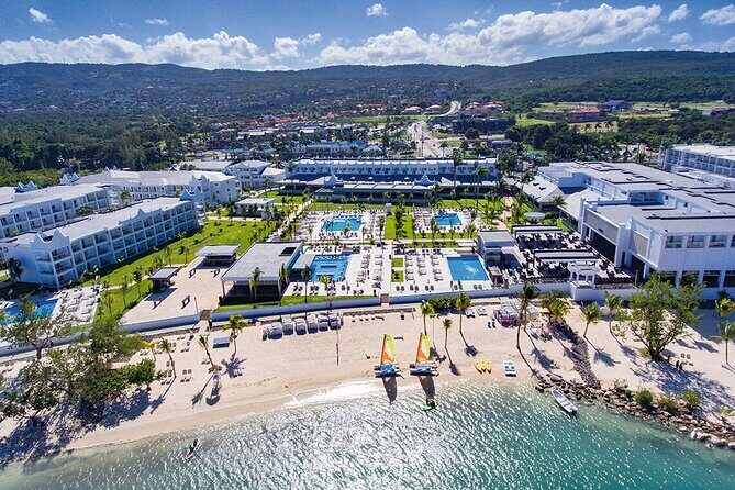 Montego Bay Airport Transfer to Montego Bay and Falmouth Hotels - How Does It Compare to Other Options?