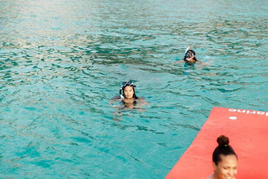 Montego Bay: Yacht Tour with Food, Drinks & Swimming Stop