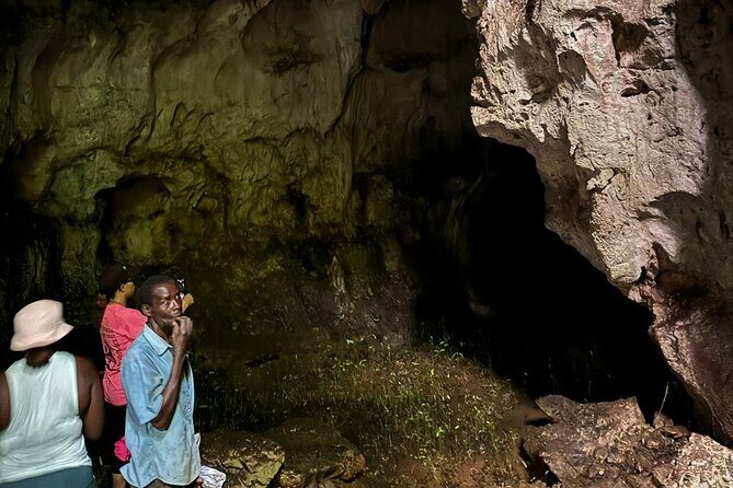 Morgan's Pond Cave and Christiana Extinct Volcanic Crater Hike - What’s Included and What’s Not