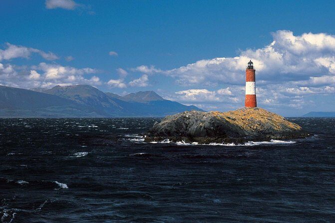 Navigate through the Beagle Channel: Seal, Bird & Penguin Islands - An In-Depth Look at the Tour Experience