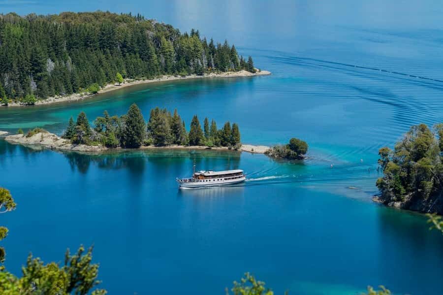 Navigation through Isla Victoria and Bosque de Arrayanes - An In-Depth Look at the Tour Experience