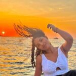 Open bar sunset party in the bay sharing with natives - Who Will Get the Most Out of This Experience?