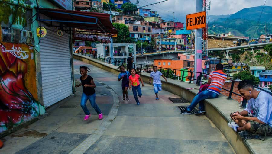 pablo, comuna 13 & cable car express tour - The Itinerary Breakdown