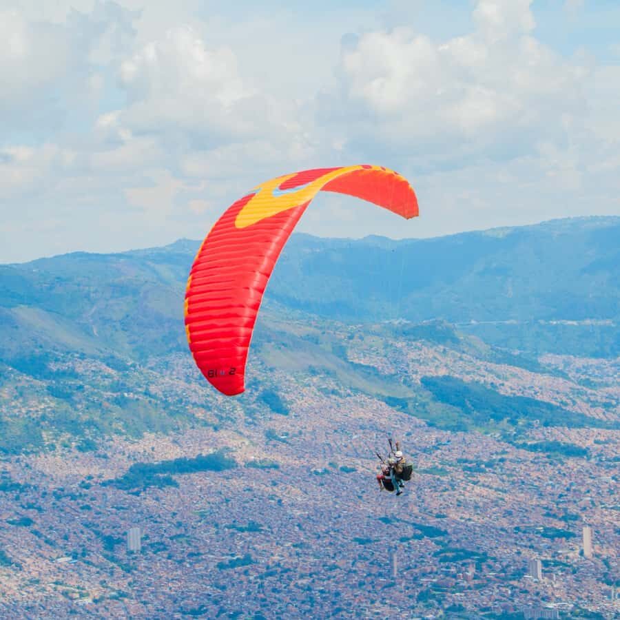 Paraglide over beautiful Medellin - What Makes This Tour Stand Out