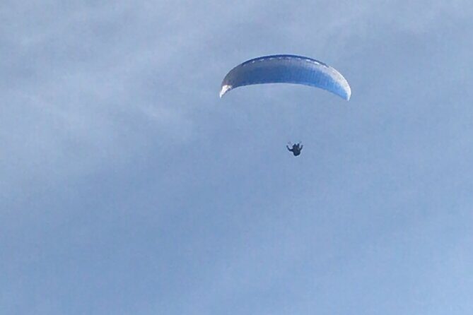 Paragliding over Medellin transport included - What makes this paragliding experience stand out?
