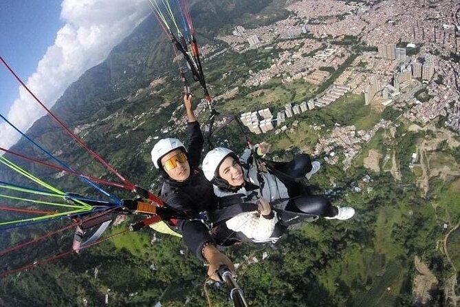 Paragliding Tour with Photos, Videos and Full Transportation - An In-Depth Look at the Medellín Paragliding Experience