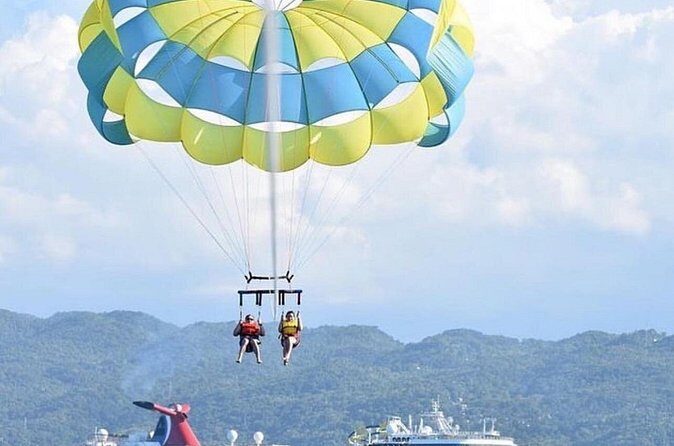 Parasailing activity in Montego Bay with lunch and transfer - Why This Tour Works Well for Travelers