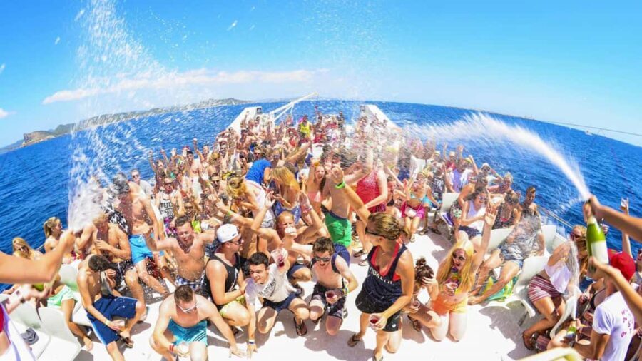 Party Boat in Punta Cana with Drinks Included - Who Will Enjoy This Tour?