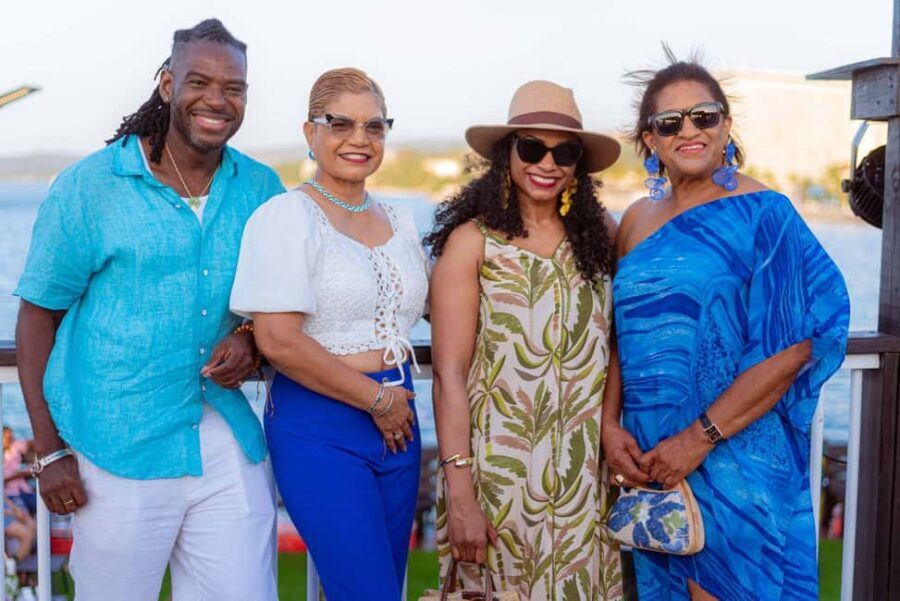 Poko Loko Floating bar: Morning Splash Montego Bay