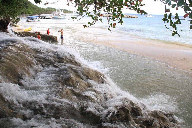 Private Blue Hole and Dunn's River Falls Tour with Transportation - FAQ