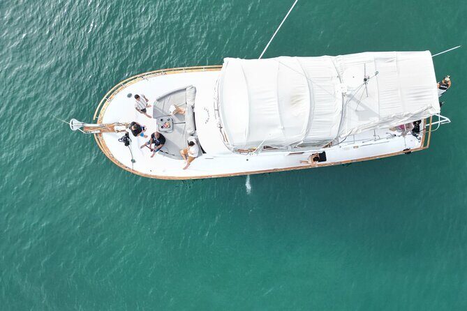 Private Boat Tour with Free Food and Drinks and Snorkeling - Detailed Breakdown of the Tour Logistics