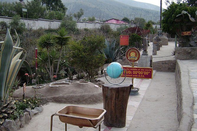 Private middle of the world monument tour + Pululahua volcano - FAQs