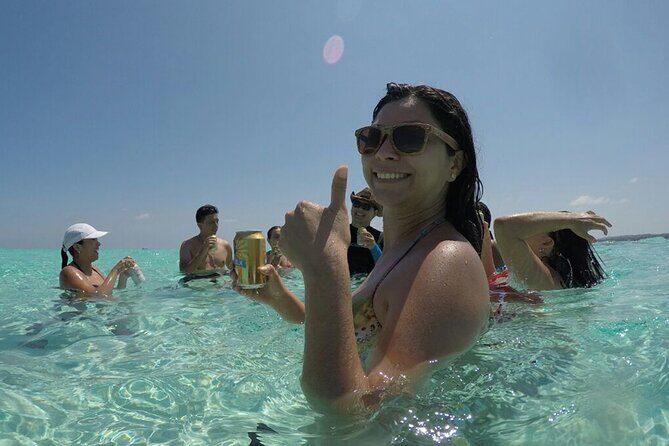 Private Pontoon Day by the Aquarium and San Andres Bay - An Itinerary That Balances Relaxation and Adventure