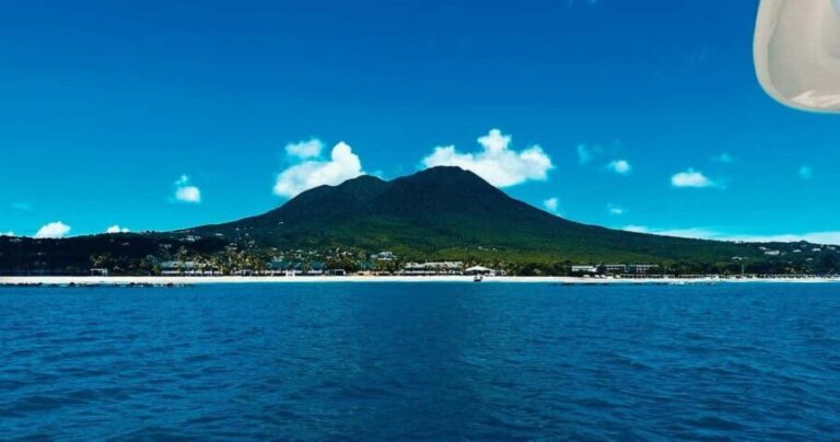 PRIVATE POWER CATAMARAN - Exploring the Details of the Tour