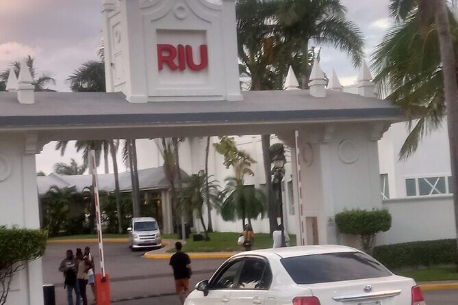 Private Sangster International Airport Transfer to Riu Hotel