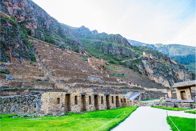 Private Tour 2 Days 1 Night Sacred Valley and Machupicchu by Train - Exploring the Sacred Valley and Machu Picchu in Detail