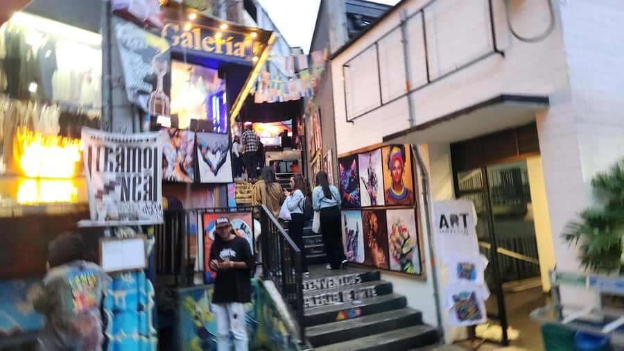 Private tour in commune 13: grafitour, gastronomy, Escobar museum - A Deep Dive into the Tour Experience