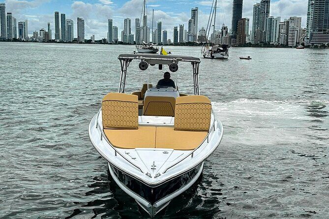 Private tour in luxury boat LaMorronga 41' to the Rosario Islands - Exploring the Rosario Islands in Style: An In-Depth Review