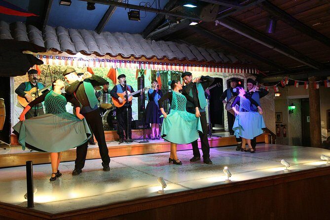 Private Tour: Santiago at Night with Dinner and Show - Key Points