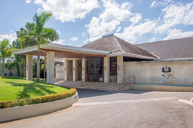 Private Transfer between Hedonism ll Resort and Airport