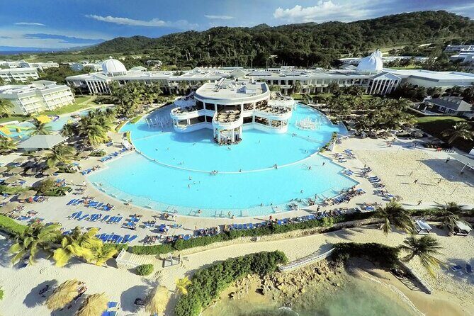 Private Transfer from MBJ Airport to Grand Palladium Hotel