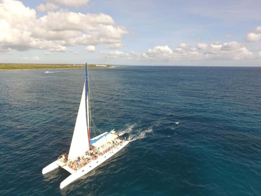 Punta Cana: Saona Island Catamaran Tour & Buffet Lunch