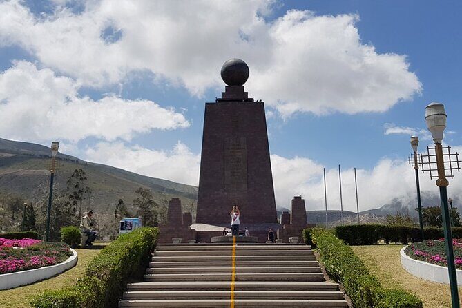 Quito in a Day - Middle of the World & El Panecillo Tour - Exploring Quito in a Day: What to Expect