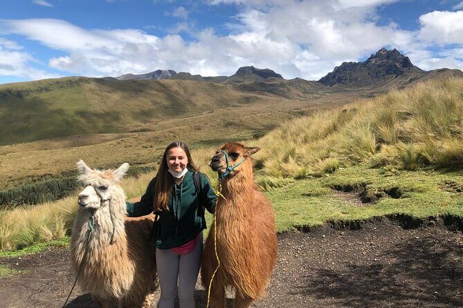 Quito Old Town Tour with Gondola Ride and Visit to the Equator - Standing on the Equator: Science Meets Culture