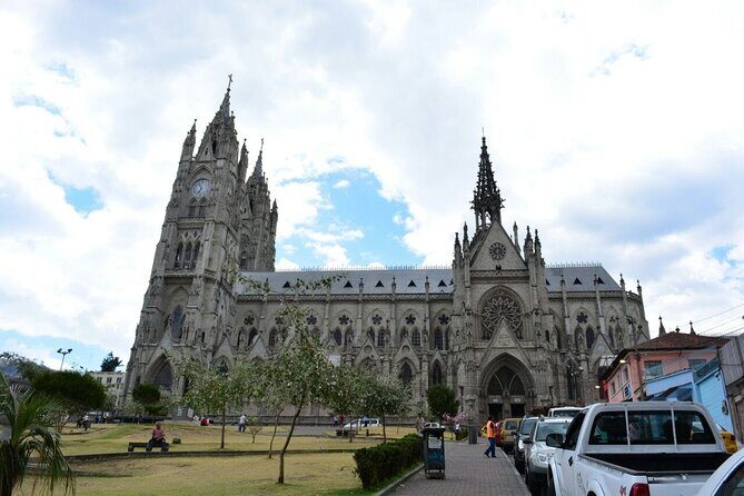 Quito: Unforgettable Private City Tour and the equator line. - Detailed Breakdown of Each Stop